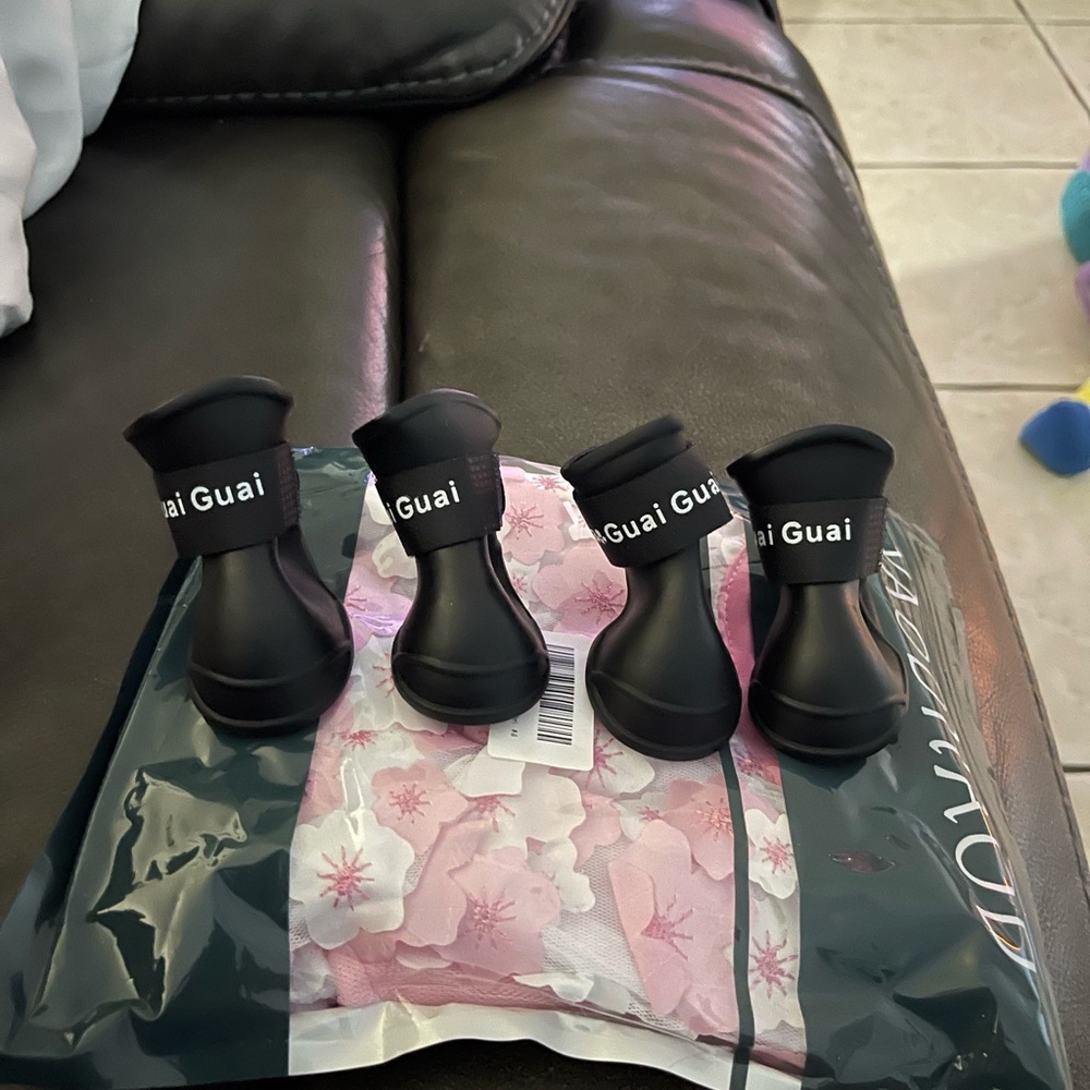 Guai Guai Black Pet Boots